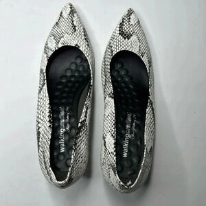 Walking Cradles black and white snake 9.5m pumps with no signs of wear